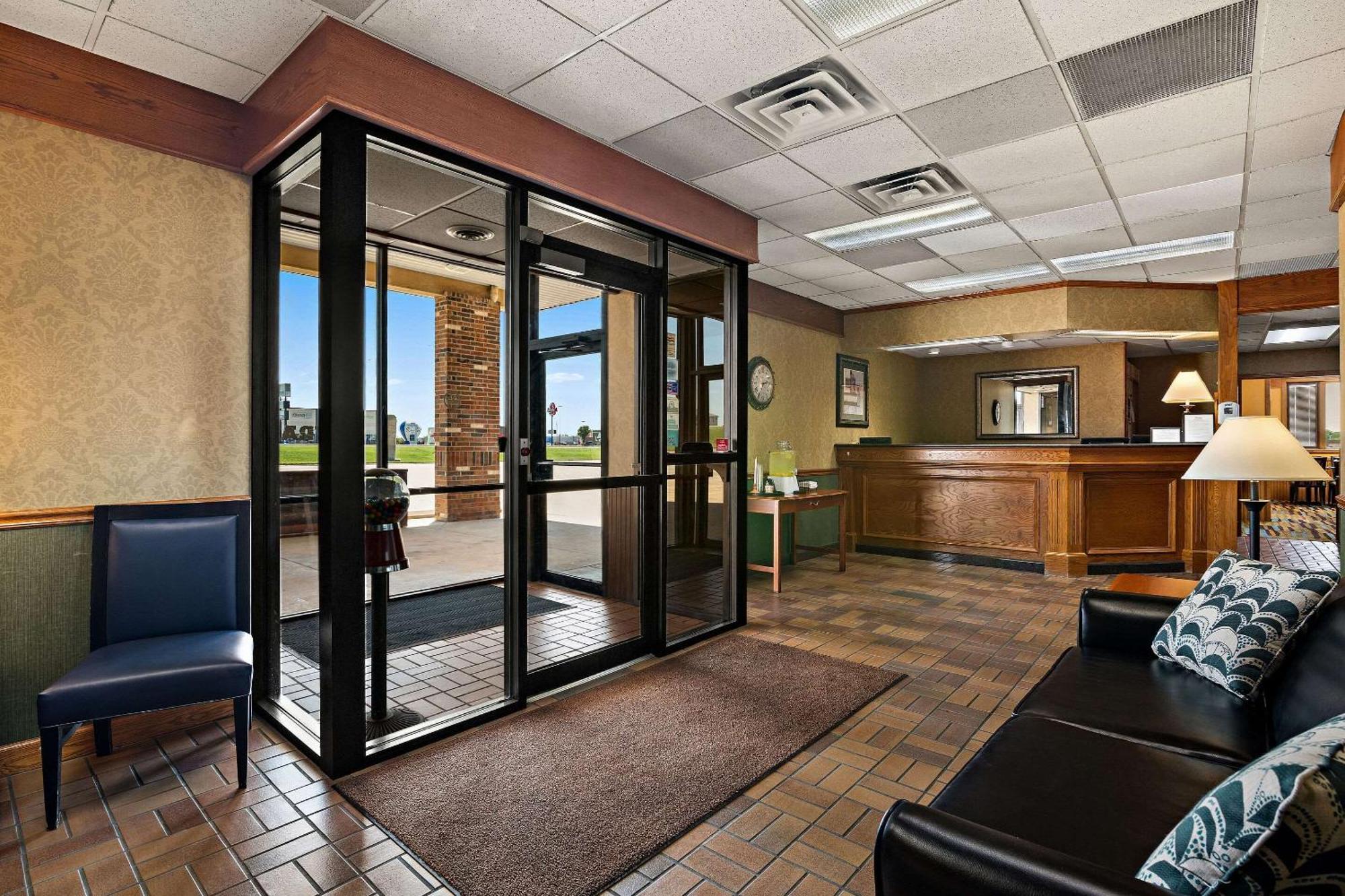 Rodeway Inn McPherson Bagian luar foto