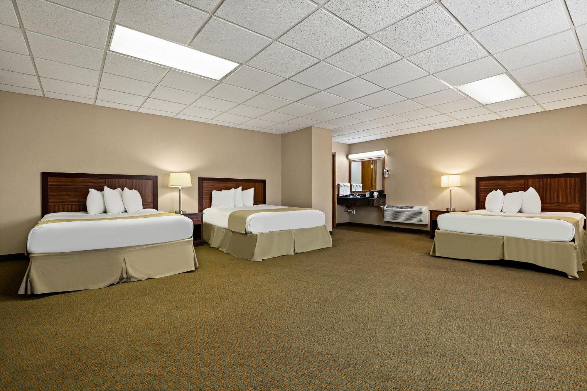 Rodeway Inn McPherson Bagian luar foto